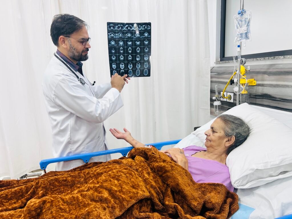 Top 3 brain health tips from dr. Anurag lamba, director of neurology in panchkula 1 Dr-anurag lamba-neurologist-examining-patient